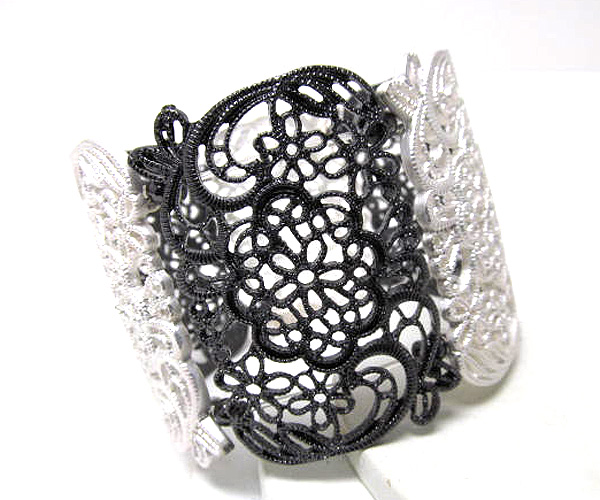 Filigree metal oval stretch bracelet  