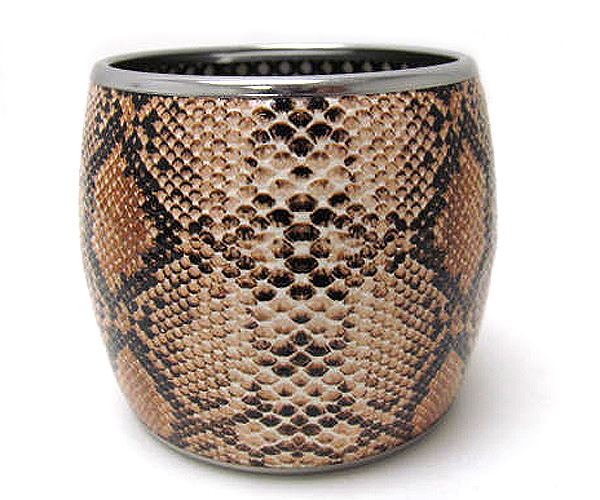 Snake skin pattern metal bangle