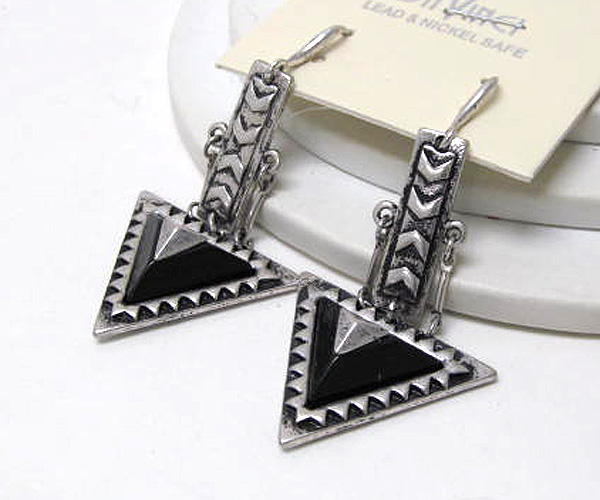 Metal triangle and acryl fashion arrow style  drop earring 