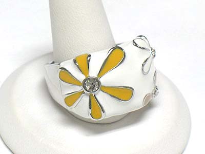 Crystal stud enamel flower accent ring