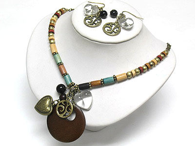 Burnish metal heart and wooden round pendant and earring set