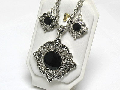 Marcasite look flower pendant neckalce and earring set