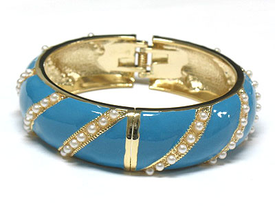 Pearl beads deco enamel metal hinge bangle