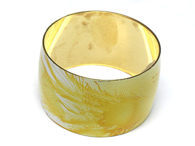 Color art deco wide metal bangle