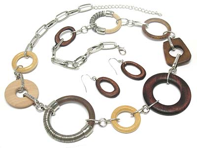 Multi wood ring linked metal chain long necklace and earring set