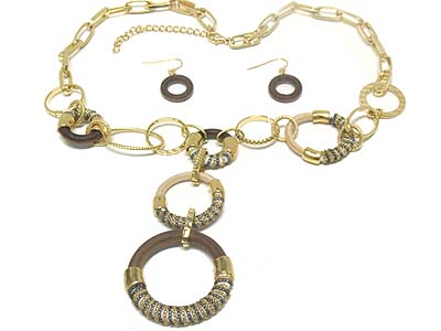 Multi wood ring dangle y shape metal chain necklace and earring set