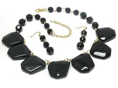 Glass and regin nugget and acrylic bead linked necklace and earring set