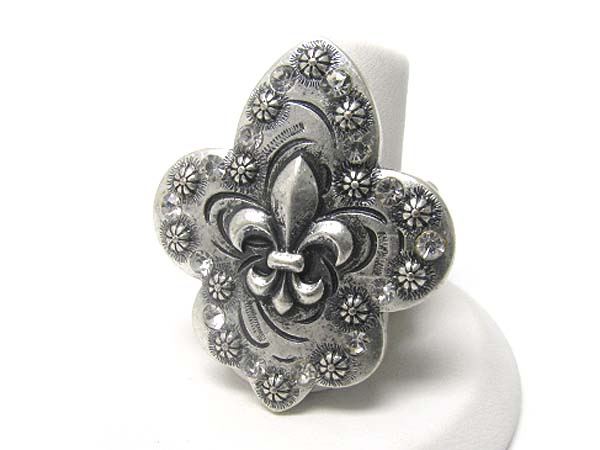 Metal stud fleur de lis  stretch ring 