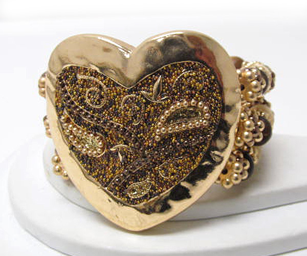 Metal hammerd heart inside seed beads and wooden with metal rings stretch bracelet