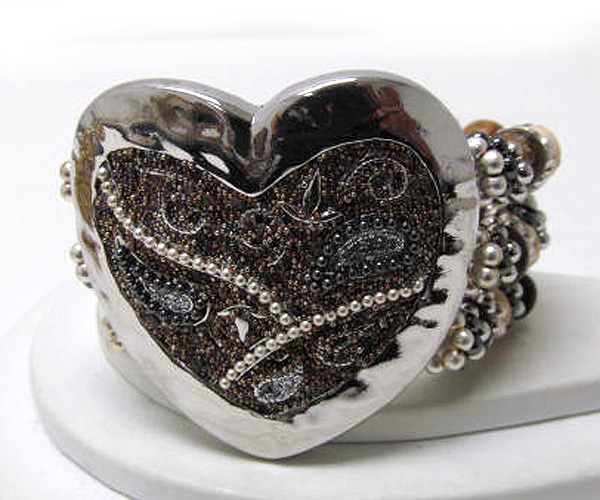 Metal hammerd heart inside seed beads and wooden with metal rings stretch bracelet