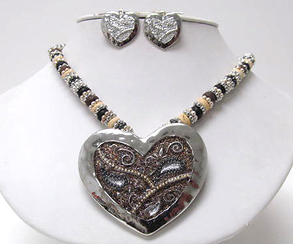 Metal hammerd heart inside seed beads and wooden with metal rings chain necklace earring set