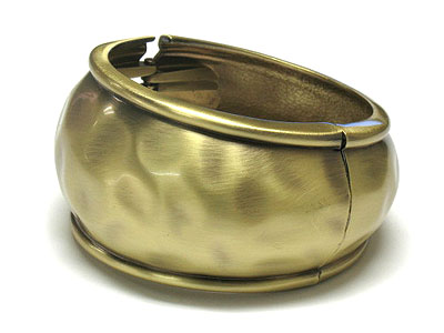 Museum gold metal bangle