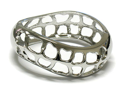 Cut out waved metal hinge bangle