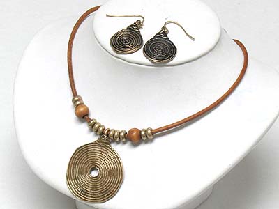 Metla coiled round pendant cord neckalce set