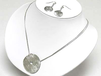 Scratch metal simple round pendant neckalce and earring set - brass metal