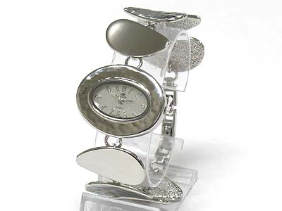 Hammered metal disk link fashion watch