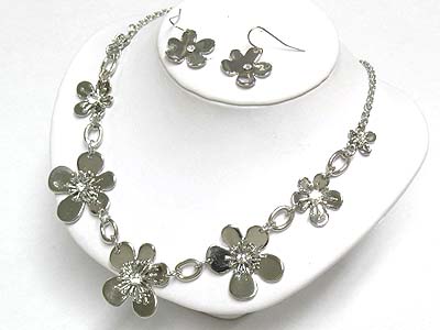 Crystal stud metal flower link necklace and earring set