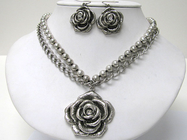 Crystal stud metal textured flower pendant double metal chain neckalce earring set