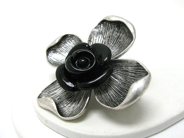 Acryl and sculpure metal flower stretch ring