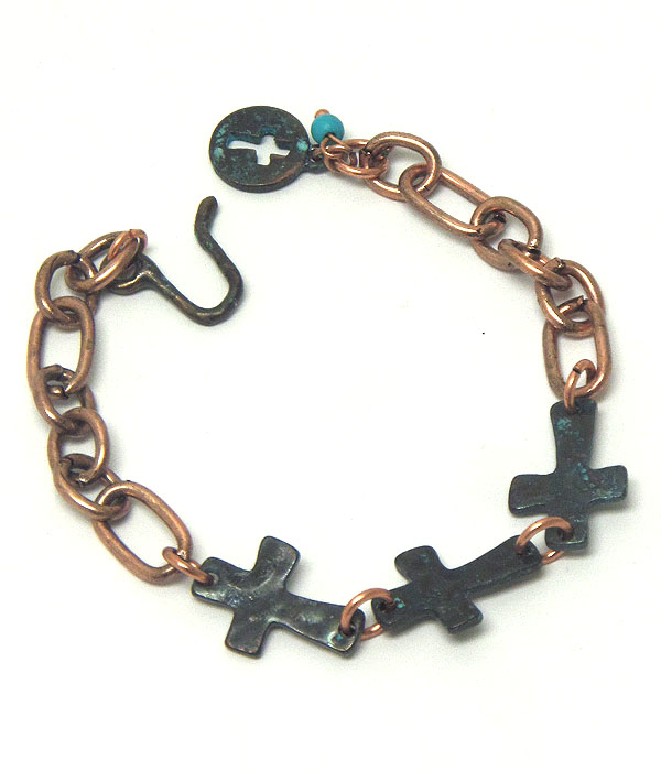 Hammered triple cross link chain hook bracelet