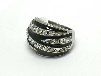 Crystal oblique line and enamel fashion ring 