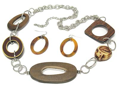 Big wood nuget and donut linked metal chain long necklace and earring set