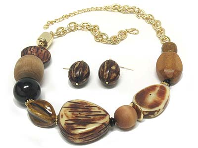 Chubby wooden and semi precious nugget necklace and earring set