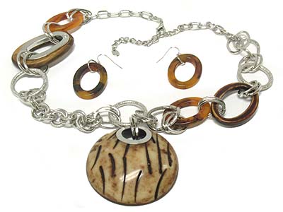 Large semi precious round pendant metal necklace and earring set - agate