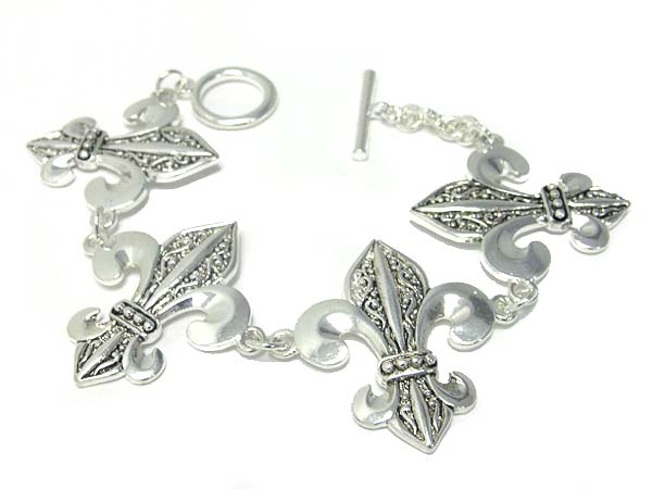 Textured metal fleur de lis charm link toggle bracelet