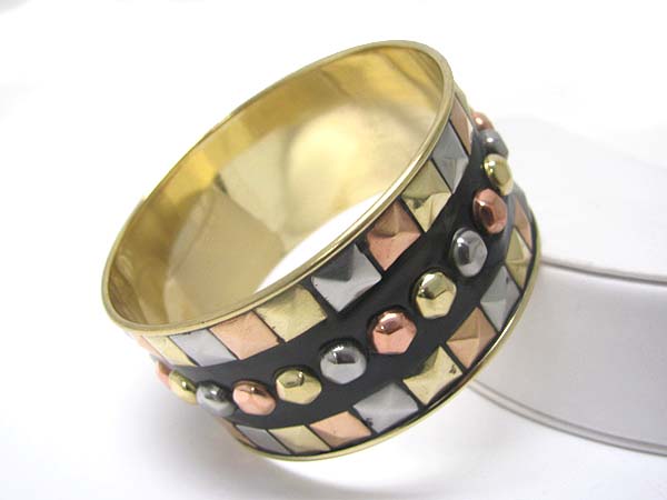 Metal stud wide bangle