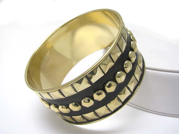 Metal stud wide bangle