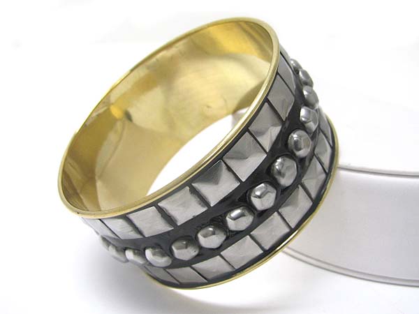 Metal stud wide bangle