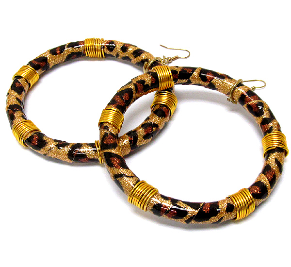 Animal print and wire accent hoop earring - hoops