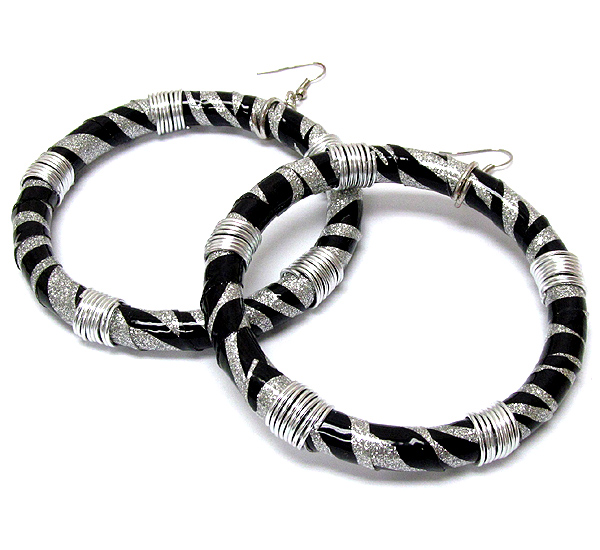 Animal print and wire accent hoop earring - hoops