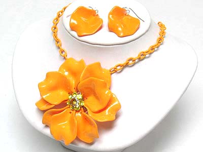 Crystal center enameled metal flower necklace and earring set