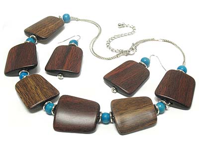 Dark wood nugget and turquoise bead necklace and earring set 