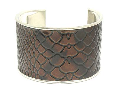 Snake skin pattern bangle bracelet