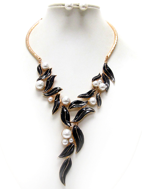 Multi metal leaf and pearl deco y shape necklace earring set