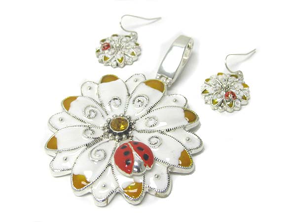 Crystal and metal epoxy flower pendant and earring set?