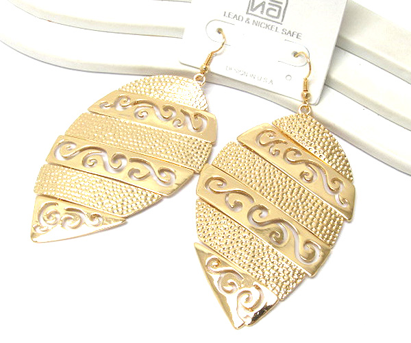 Multi pebble and cut out curve on fashion patern metal leaf drop earring