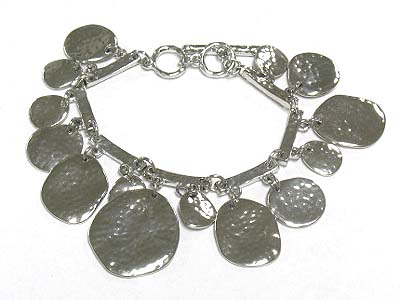 Hammered metal disk dangle toggle bracelet