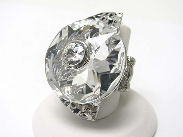 Large crystal and half round metal deco stretch ring