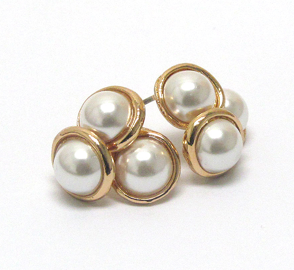 Triple pearl deco stud earring