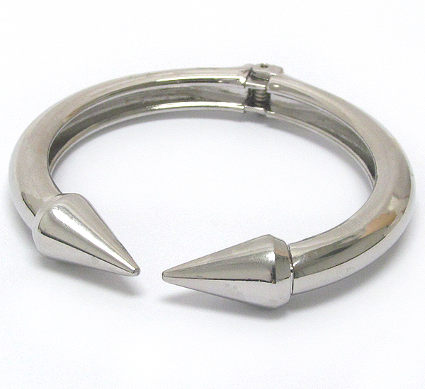 Arrowhead tip hinge bangle bracelet