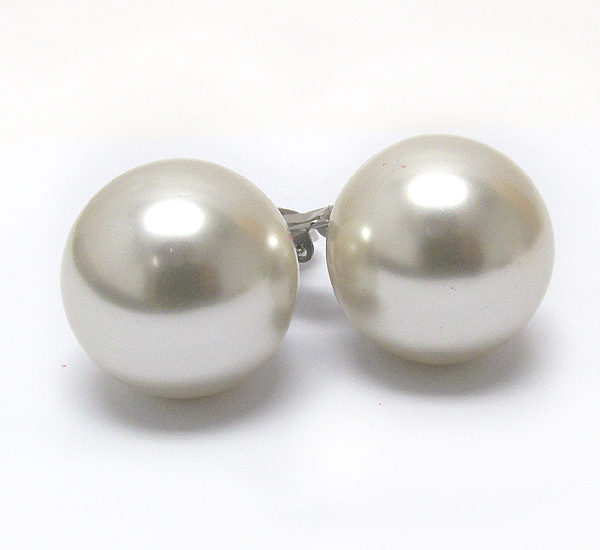 Large pearl clip on earring