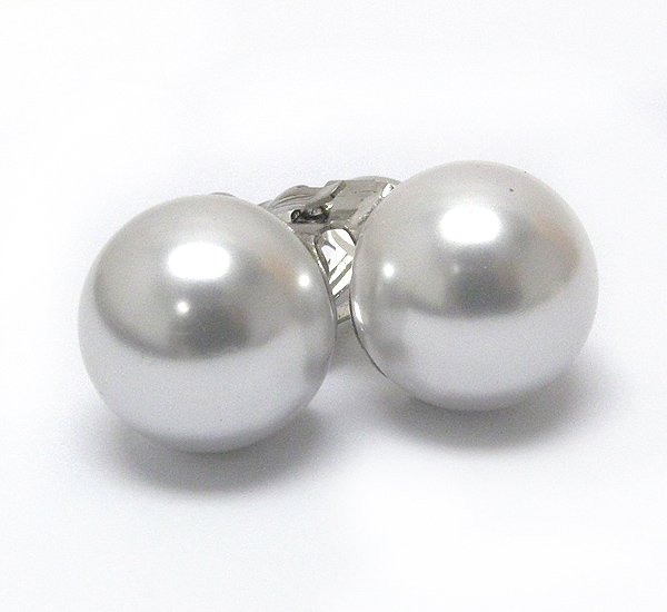 Pearl clip on earring