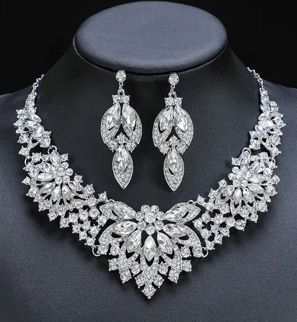 Exquisite crystal flower necklace with matching drop earrings party set