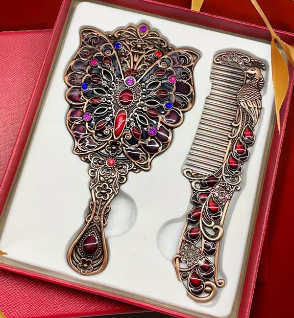 Butterfly ornate set of a hand mirror and comb