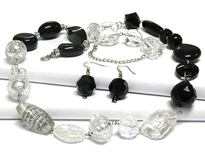 Black and ice two color beads necklace and earring set