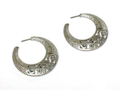 Metal deco hoop earring - hoops